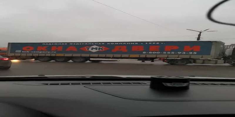 Из-за фур в районе автовокзала в Орле автомобилисты продолжают стоять в пробках