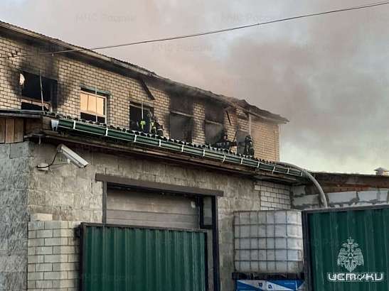 В Орловском МО рано утром загорелся рыбный цех