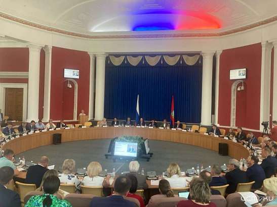 Геннадию Зюганову почетным гражданином быть. Только что депутаты приняли такое решение на заседании облсовета