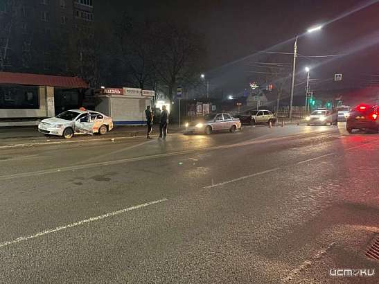 Лихач в Орле ночью устроил ДТП