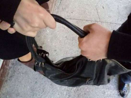 В Орле горе-грабитель украл сумку, но потерял мобильник