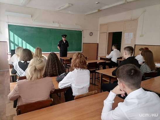 Ученикам школы №33 в Орле рассказали о вербовках злоумышленников в мессенджерах, которые могут попытаться убедить выполнить преступления на железной дороге