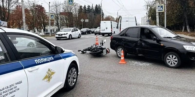 Авария на Наугорском шоссе: мотоциклист‑подросток пострадал в ДТП