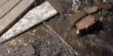 Жители орловской пятиэтажки пожаловались на затопленный подвал