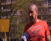 Жильцы орловской многоэтажки вместе с сотрудниками УК вышли на субботник