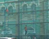 Новости за 90 секунд: рабочие приступили к ремонту "Торговых рядов", а на площади Ленина кладут треснувшую плитку