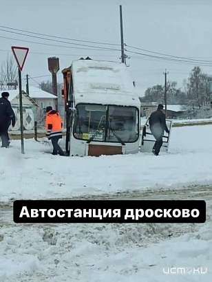 Под Орлом пассажирский ПАЗ слетел с дороги