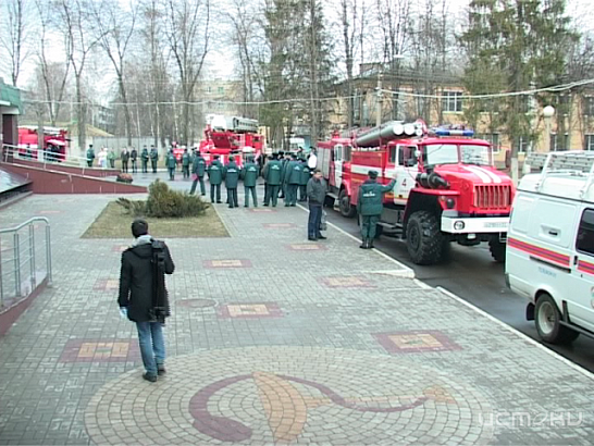 Новости за 90 секунд: из больницы Семашко эвакуировали пациентов, пенсионеры вновь стали жертвами мошенников и третий день фестиваля "Люди" подарил зрителям моноспектакль из Люксембурга
