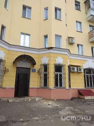 Фотофакт: в пер. Почтовом в Орле штукатурка падает на головы прохожих
