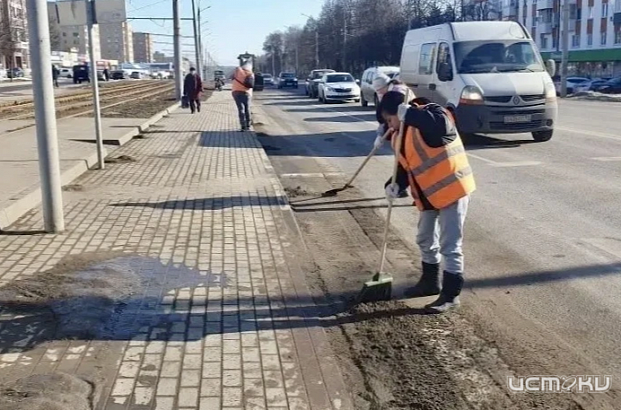 Орловская мэрия демонстрирует фотографии как убирают Орел. 