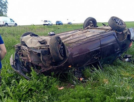 Под Орлом в перевернувшемся автомобиле погибли два человека