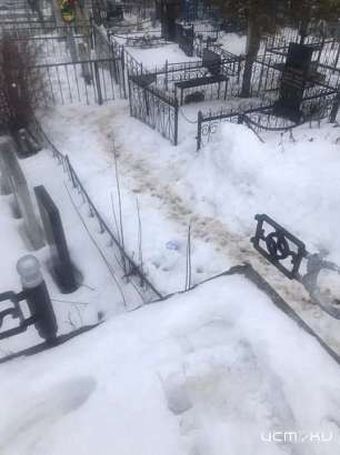 Глазами очевидцев: вандалы на Афонасьевском кладбище в Орле с одной из могил украли ограду