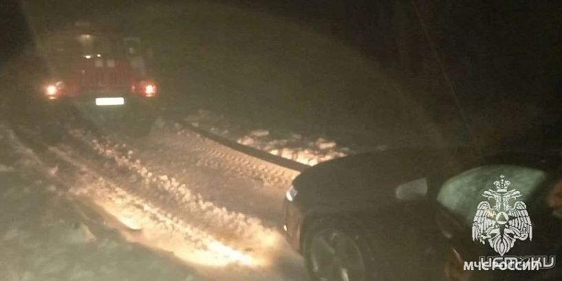 Путешественники из Москвы попали в снежный плен в Орловской области