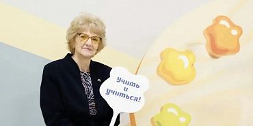 Министерство просвещения отметило орловского педагога знаком «За верность профессии»