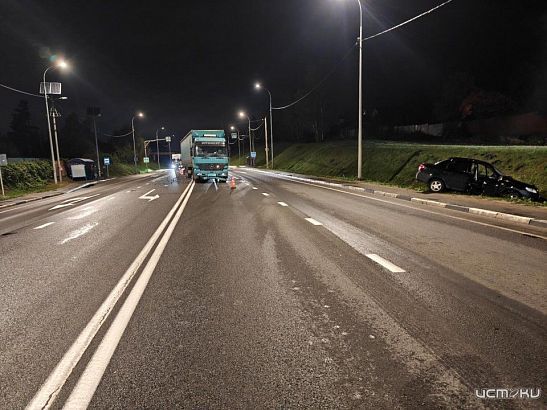 Под Орлом большегруз протаранил легковушку. Пострадал один человек