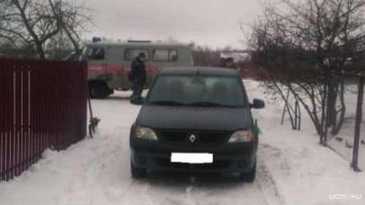 В Орловской области иномарка задним ходом сбила пенсионера, чистившего снег