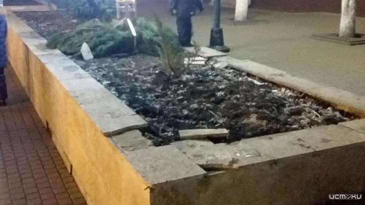 После новогодних праздников «гробницы» на ул. Ленина разрушились еще больше