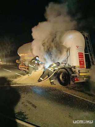 Под Орлом полыхал автоприцеп