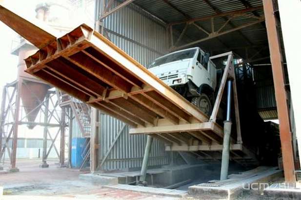 В Орловском районе рабочего задавил собственный автомобиль 