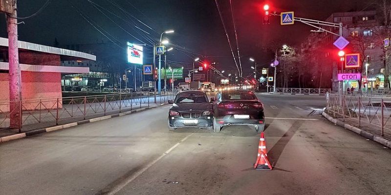 «BMW» и «Renault» не поделили дорогу в Орле в час «пик». Есть пострадавший