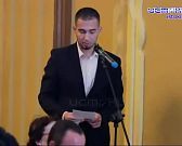 Как ловко и почти незаметно протащить бюст Сталину?