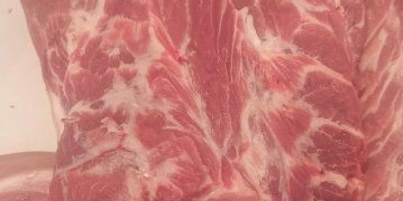 На рынке в Кромах торговали сомнительными продуктами