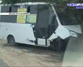 Под Орлом маршрутка врезалась в дерево, а жители глубинки устроили митинг против плохих дорог. Новости за 90 секунд