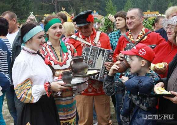 В «Орловском Полесье» прошли «Троицкие хороводы»