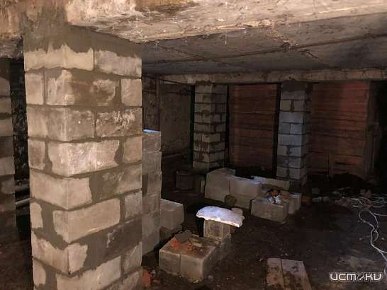 После обрушения подвала в опасном доме в Орле начались противоаварийные работы