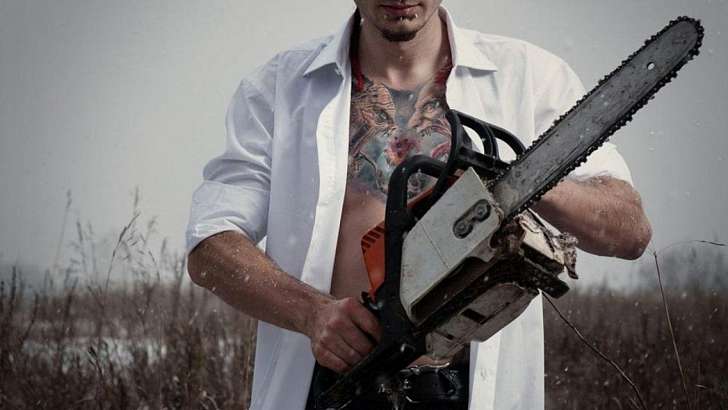 Бензопила, бензотриммер и три топора: на Орловщине рецидивист украл инструменты