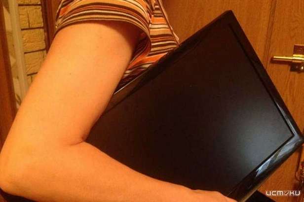 Соседка украла телевизор у умершей орловчанки