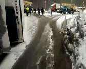 Под Нарышкино перевернулась фура: появилось видео с места ДТП