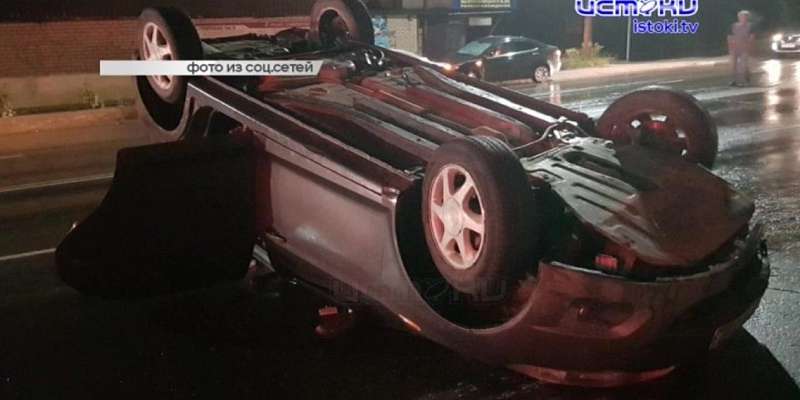  В Орле зрелищно поймали домушника, а на Болховском шоссе легковушка сделала сальто после наезда на бордюр