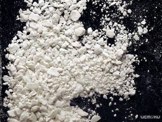 В Орле полицейские обнаружили жителя, который хранил амфетамин в крупном размере. При задержании тот хотел от него избавиться