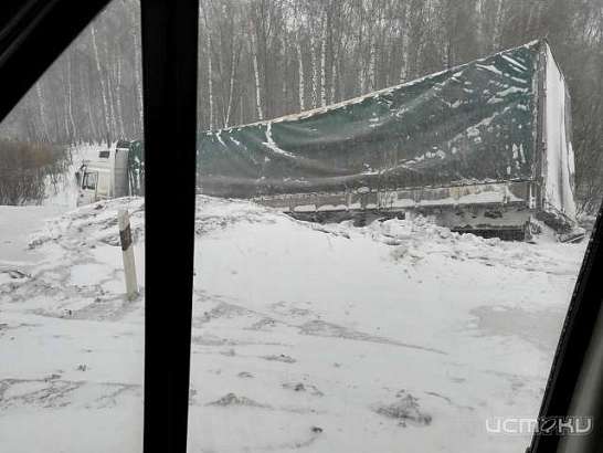 Под Нарышкино фура оказалась в кювете