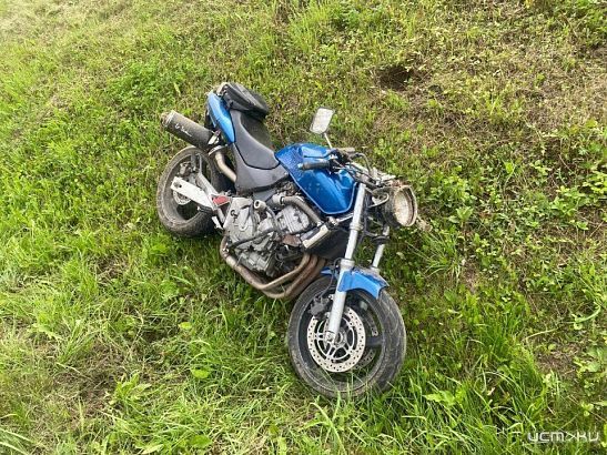 Под Орлом мотоциклист въехал в попутный внедорожник