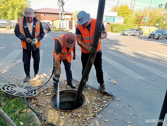 Коммунальщики готовят орловские ливневки к сезону дождей