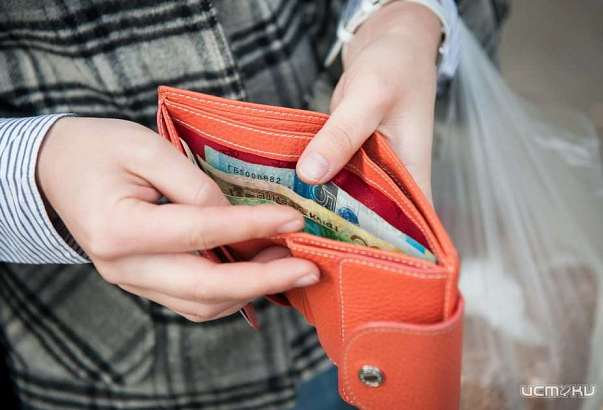 Орловчанка нашла у кассы кошелек и забрала его. Теперь она фигурант уголовного дела