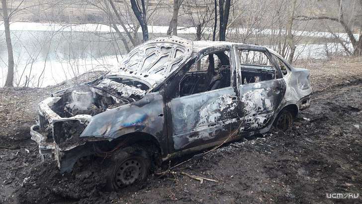На берегу реки в Орле сгорела дотла «Лада-Гранта»
