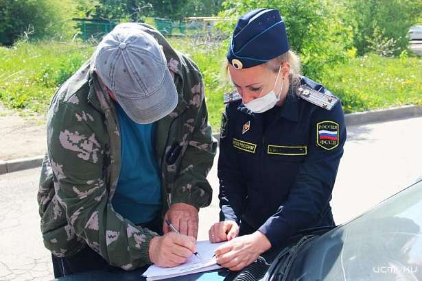 Под Орлом нерадивый отец, чтобы не стать «пешеходом», оплатил задолженность по алиментам и устроился на работу