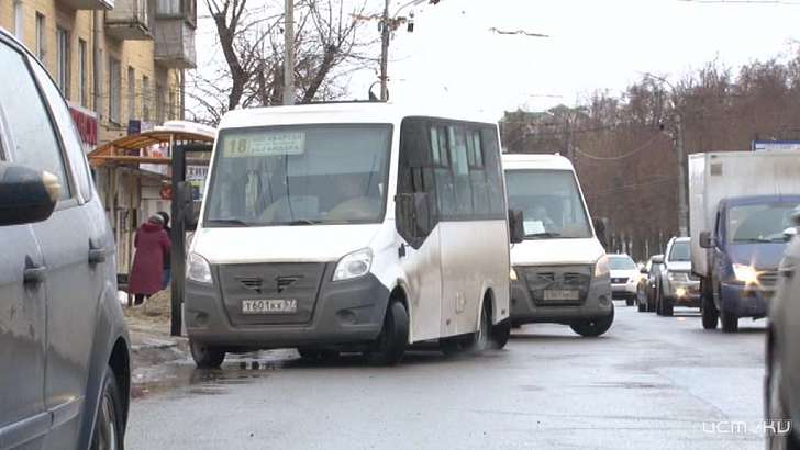 Орловчане массово жалуются, что в маршрутках нельзя заплатить банковской картой за двоих 