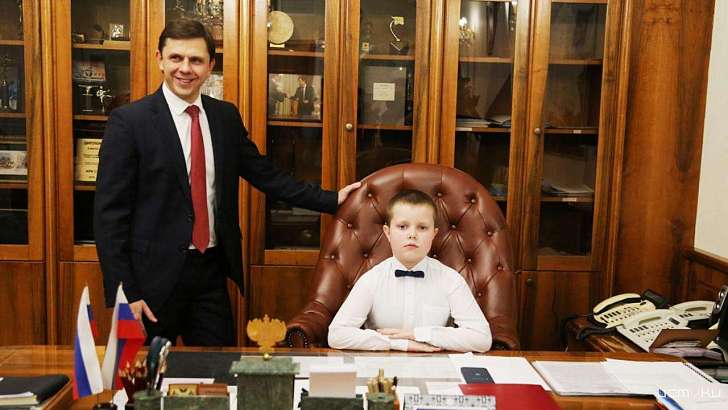 Пятерым юным орловчанам удалось посидеть в губернаторском кресле