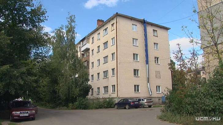 Без крыши с апреля! В орловской пятиэтажке заливает подъезды и квартиры