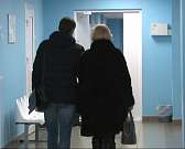 В детской областной больнице нашли нарушения на десятки миллионов рублей, а водитель микроавтобуса не заметил мост. Новости за 90 секунд