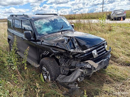 ДТП под Орлом: «Танк» въехал «Шкоду», а затем — в фонарный столб