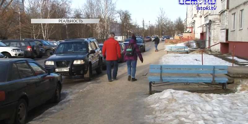 Так есть ли дворник? Жильцы 48-го дома по переулку Речной исправно платят за уборку придворовой территории, субподрядчик признался, что дворника у них...