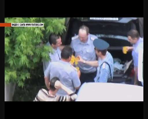 Запивают водку пивом люди в форме