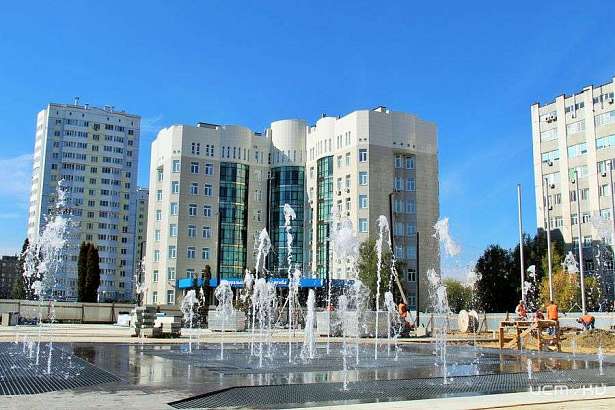 На площади Содружества протестировали фонтан