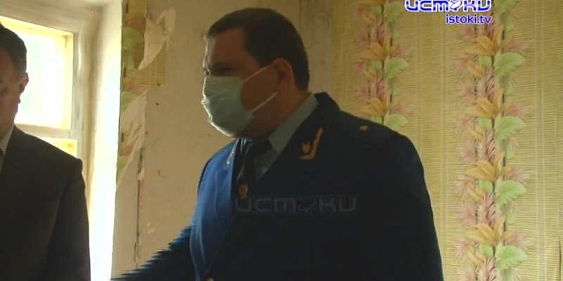 Ждут пять лет: прокурор ускорил переселение семей из аварийного дома под Орлом