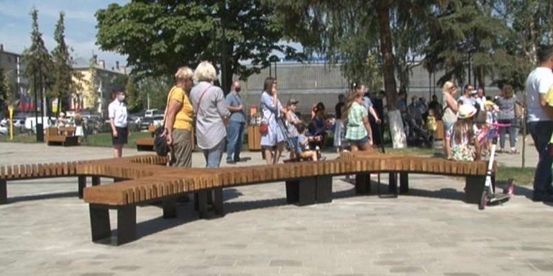 Не видел ремонта со времен СССР: ко Дню города в Орле преобразился сквер возле «Стекломаша»